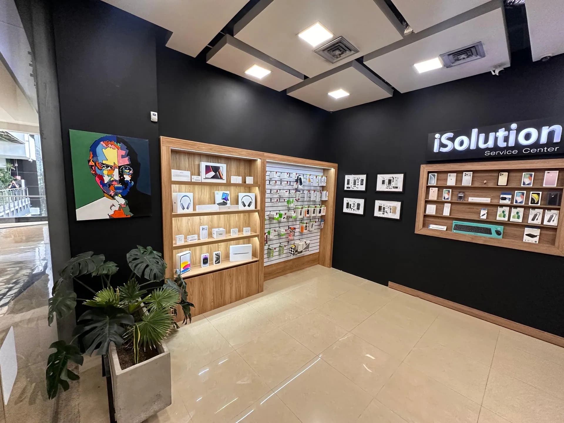 iSolution en Premium Plaza
